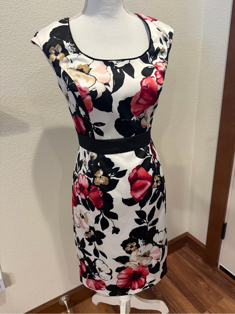 Floral Sheath Dress with Black Waistband - White with Red & Black Floral